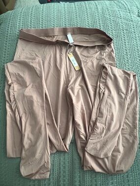 SKIMS Nude/Taupe Shapewear Leggings